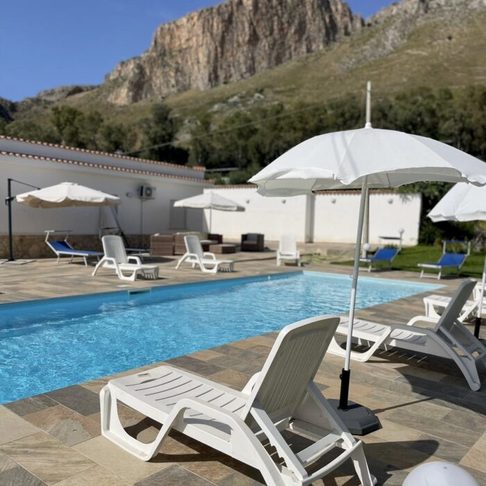 Swimming pool and solarium