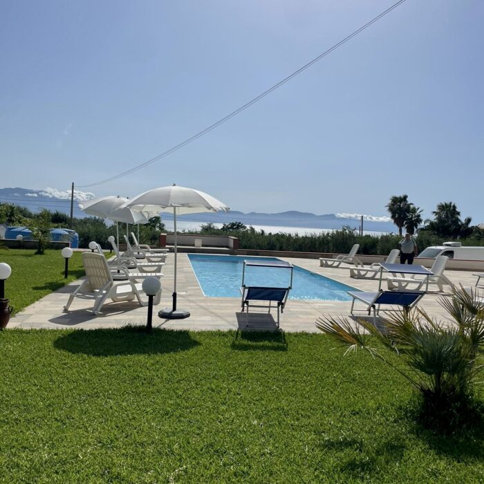 Swimming pool and solarium